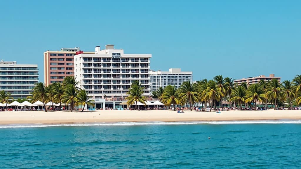 Ponta Verde, Maceió, Alagoas, Brazil. Urban beach, calm sea, hotels, restaurants, professional Ponta Verde, Maceió: praia urbana e beleza natural.